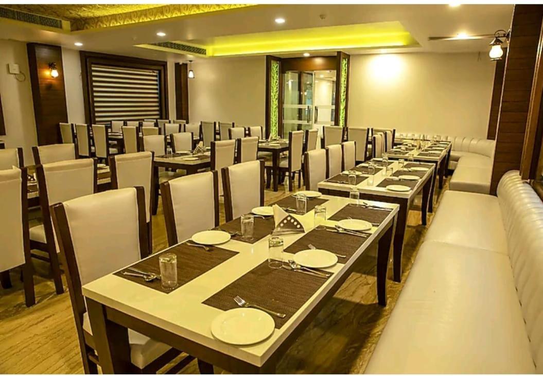Hotel Agra Grande By Goyal Hoteliers المظهر الخارجي الصورة